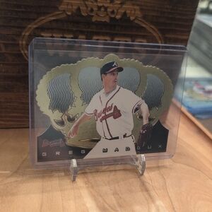 1999 Pacific Crown Royale Greg Maddux Diecut Card Braves HOF